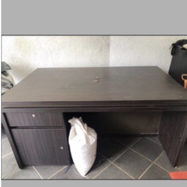 Meja Kantor Besar (2 sisi)