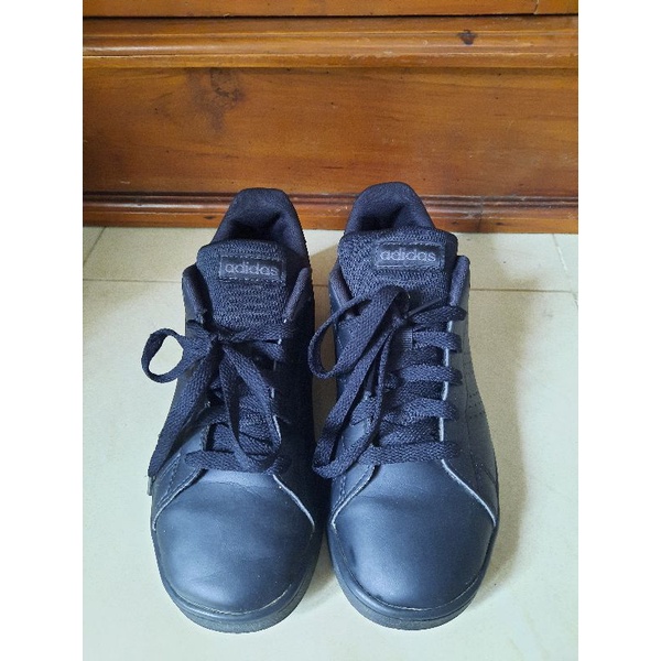 Preloved Sneakers Adidas Wanita