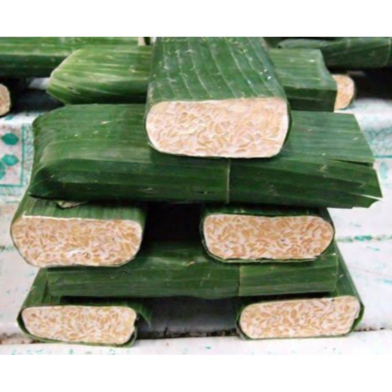 

Tempe bungkus daun 1/2 lonjor