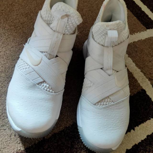 Sepatu Lebron soldier 12