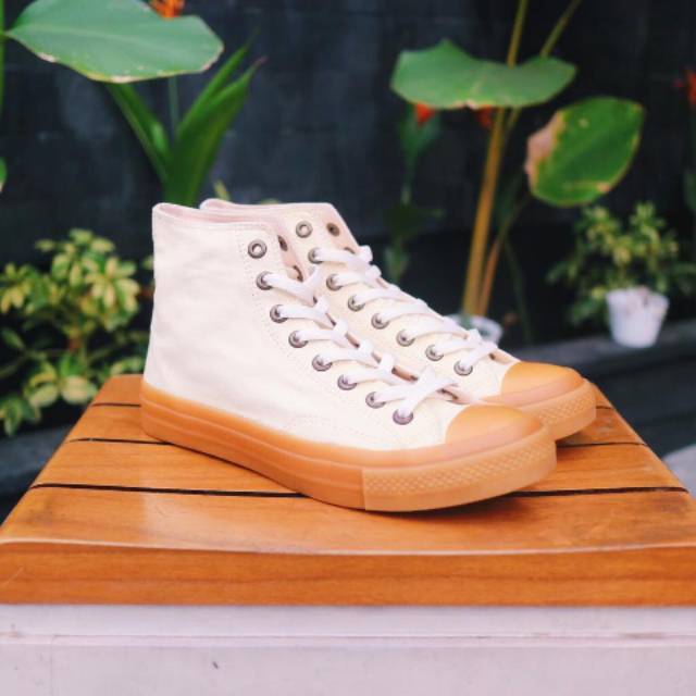 Ventela High Back To 70s White Natural Gum