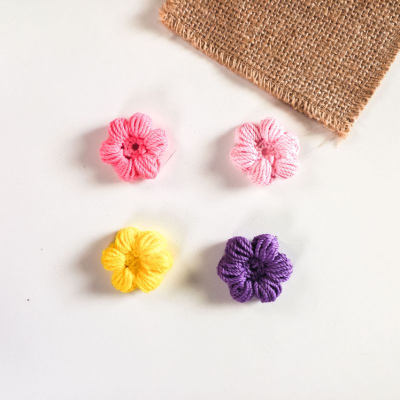 aplikasi rajutan bunga puff