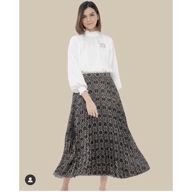 Preloved Chain Skirt Wearing Klamby in Black sz S