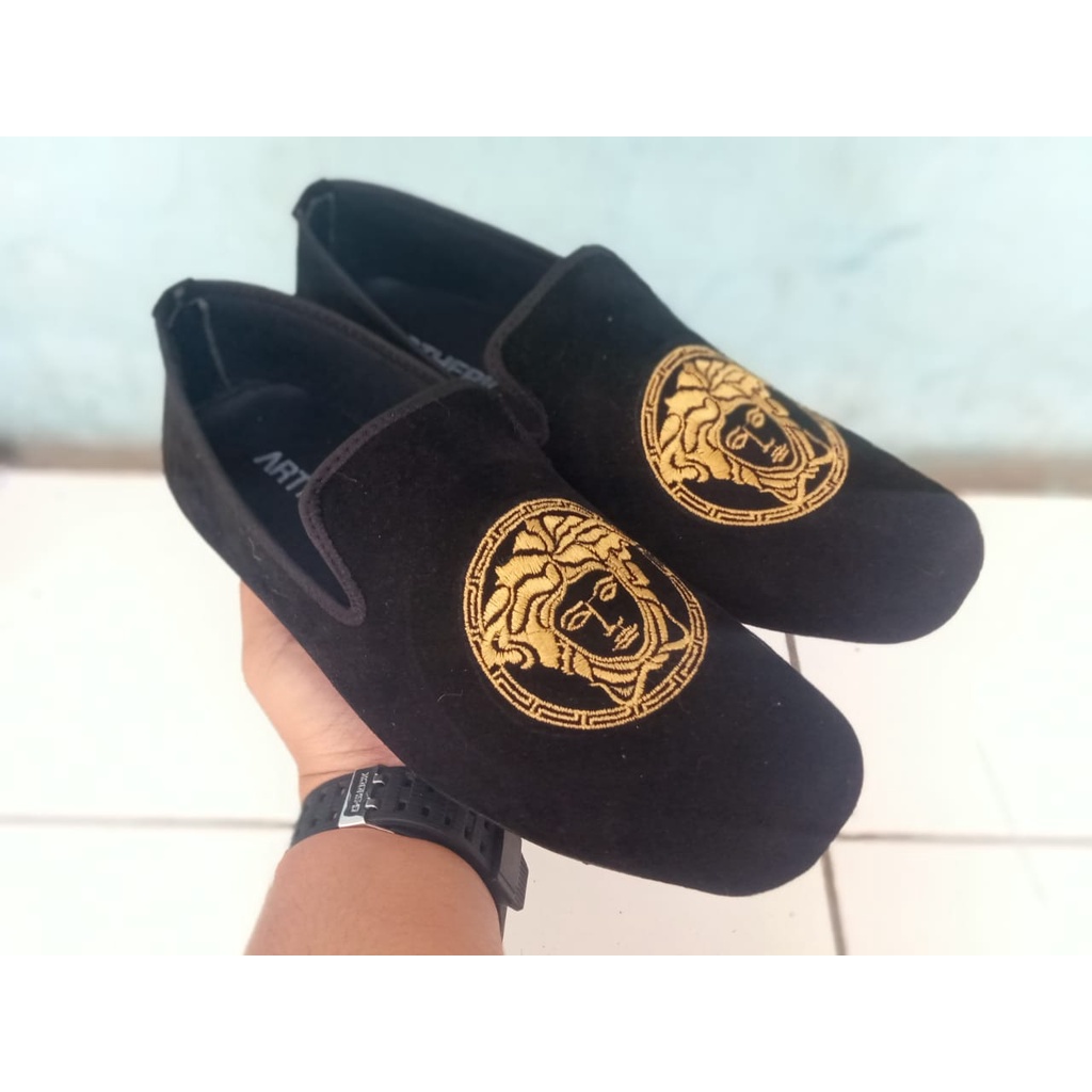 SEPATU VERSACE PRIA SLIP ON SEPATU SANTAI