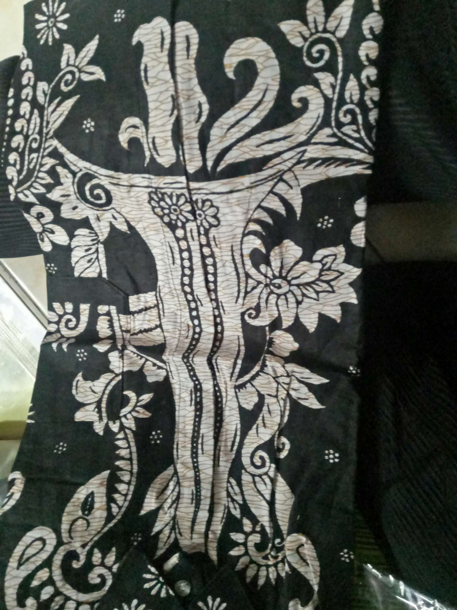 Kemeja Batik Motif Keris