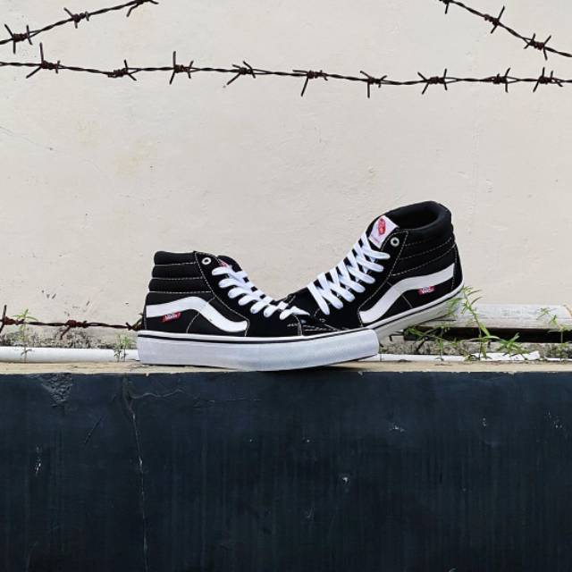 Sepatu Vans Sk8 hi pro