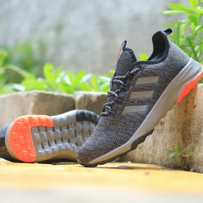 sepatu adidas best seller