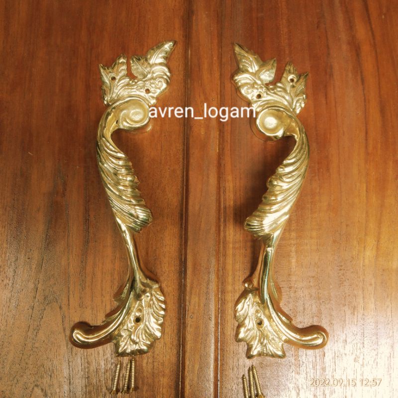 Handle pintu antik motif daun akar diameter 28cm.