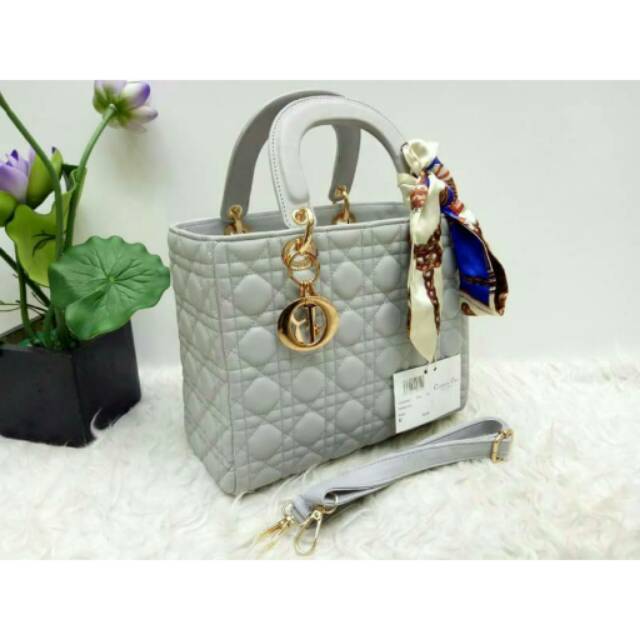 

D#IOR DOVE UK.25