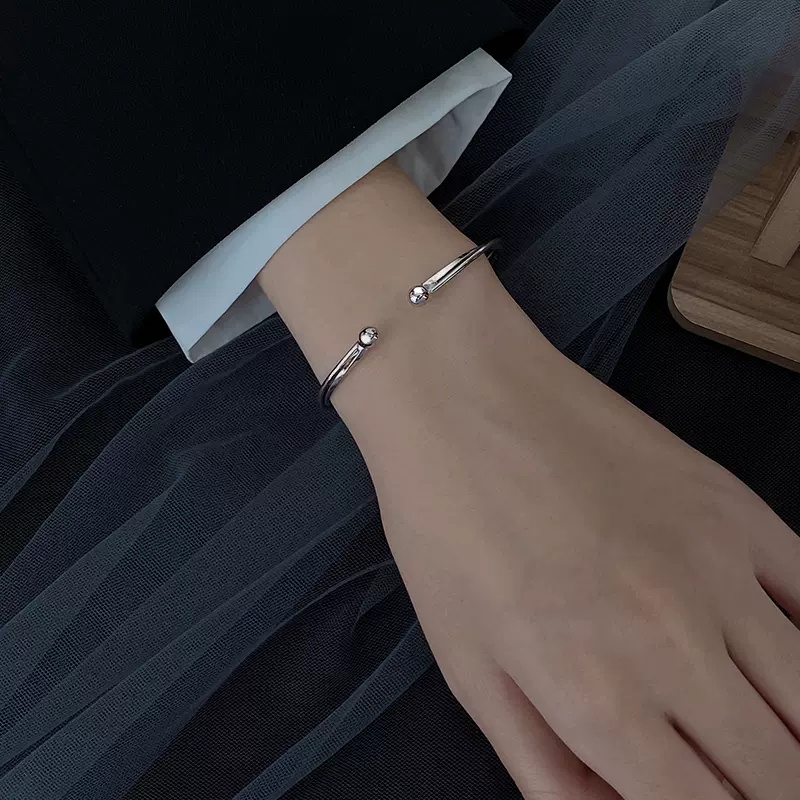 Roselife Gelang Bangle Cuff Terbuka Adjustable Desain Gelombang Warna Silver Untuk Pria / Wanita