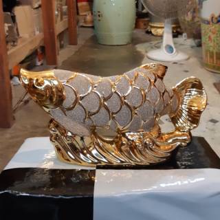 Pajangan lemari kaca jual patung ikan arwana dekorasi Pajangan lemari kaca jual patung ikan arwana dekorasi