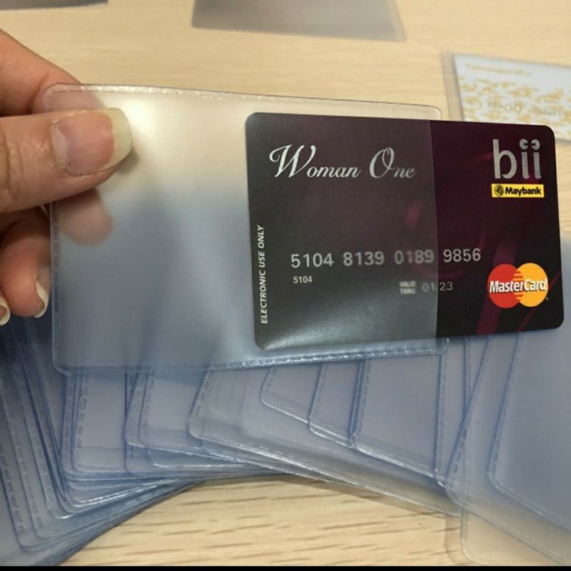 

Paket 10 Lembar - PLASTIK PELINDUNG KTP SIM ATM E -TOLL E-MONEY Kartu Kredit, Kartu Pasien dll. Plastik pelindung ID CARD