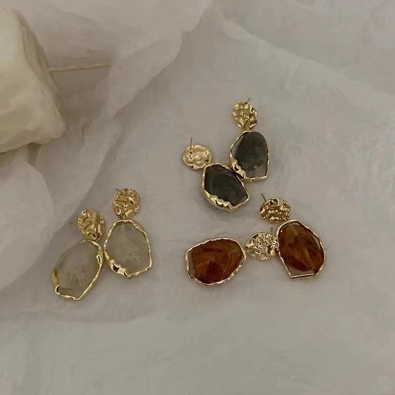 Anting Batu Zircon Bentuk Persegi Warna Emas Gaya Vintage Untuk Wanita