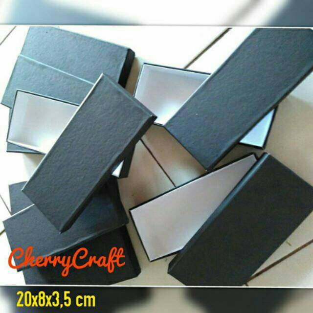 

Black & White Box/ Kotak Kado/ Gift Box 20x8x3cm