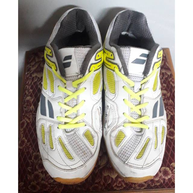 PRELOVED BABOLAT SEPATU BADMINTON SIZE 42,5