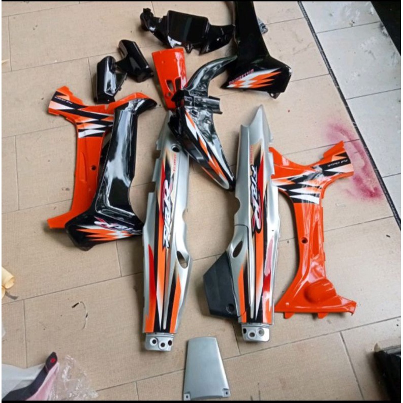 BODY KAP BOK FIZR F1ZR warna hitam silver oren