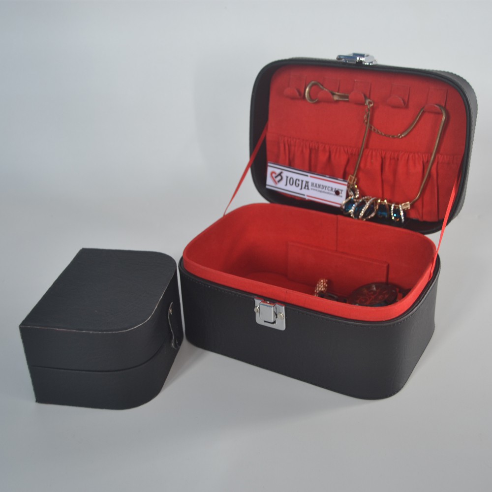 Jewelry Box / Tempat Perhiasan / Kotak Perhiasan dan Accesories (Black Red)