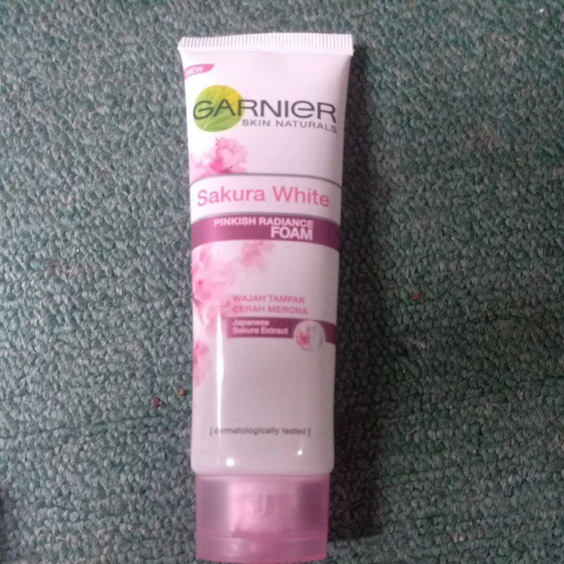 

Garnier sakura white