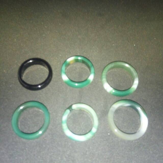 Cincin giok hijau dan hitam Asli berkualitas