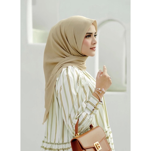 Buttonscarves Tapis Embossed Wheat