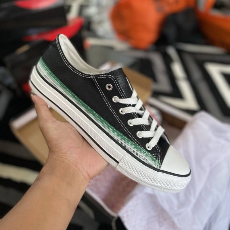 Airwalk Nyla Low Cut Black Original BNIB 100%