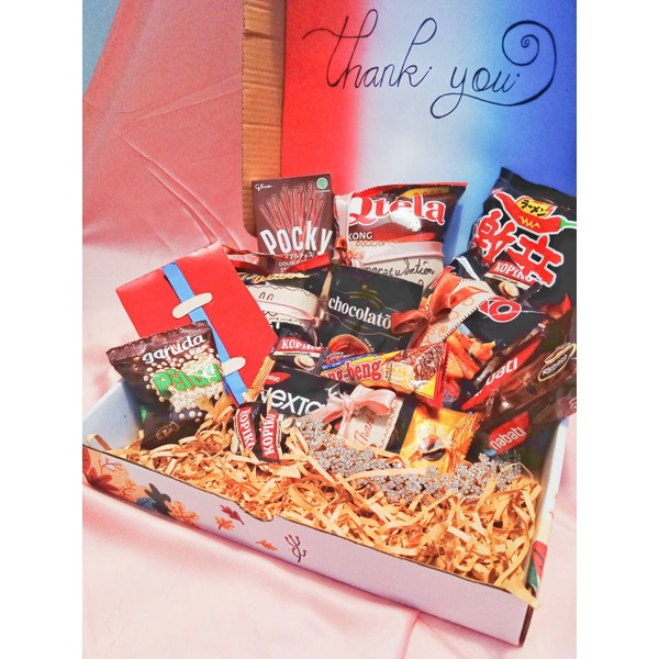 

hampers Snack unik kekinian