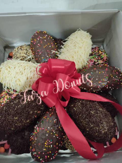 

Birthday Donat Paha Ayam by Faza Donuts (14 pcs & 21 pcs)