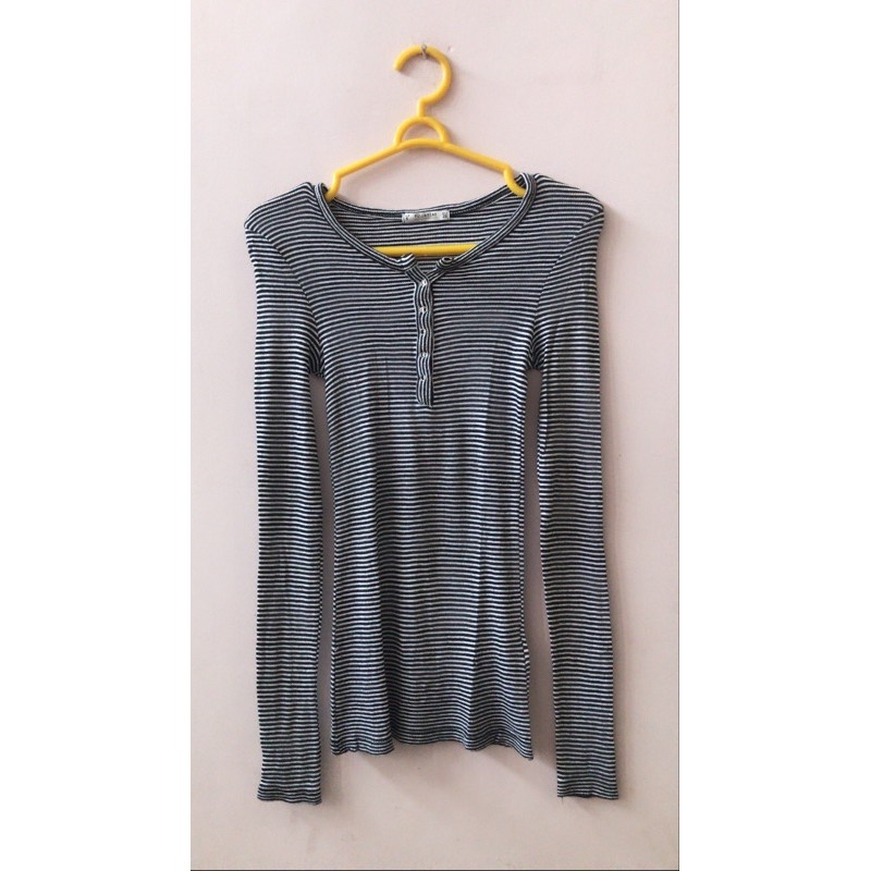 kaos cewek merk Pull & Bear