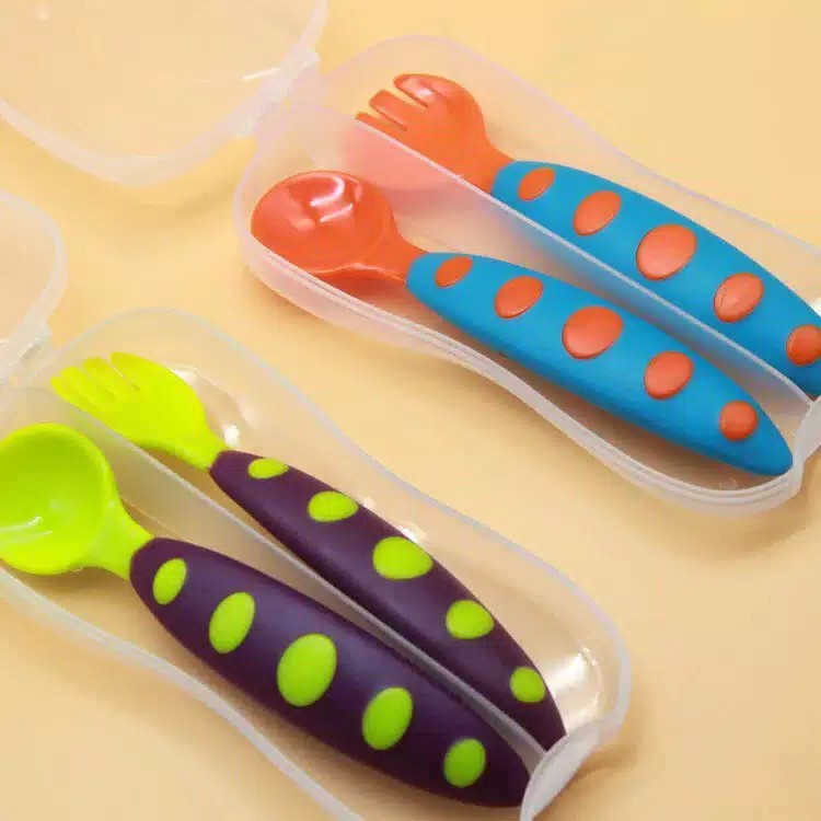 I.Q. BABY Plastic Spoon &amp; Fork in Case / I.Q. BABY Sendok Garpu Plastik