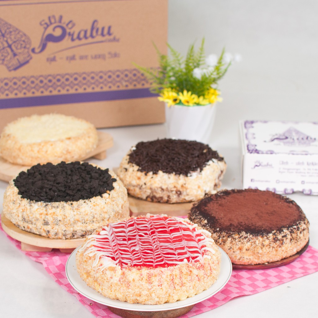 

744# SOLOPRABU | ROTI Kue Bolu Keju Coklat Tiramisu Strawberry black velvet sponge cake lembut