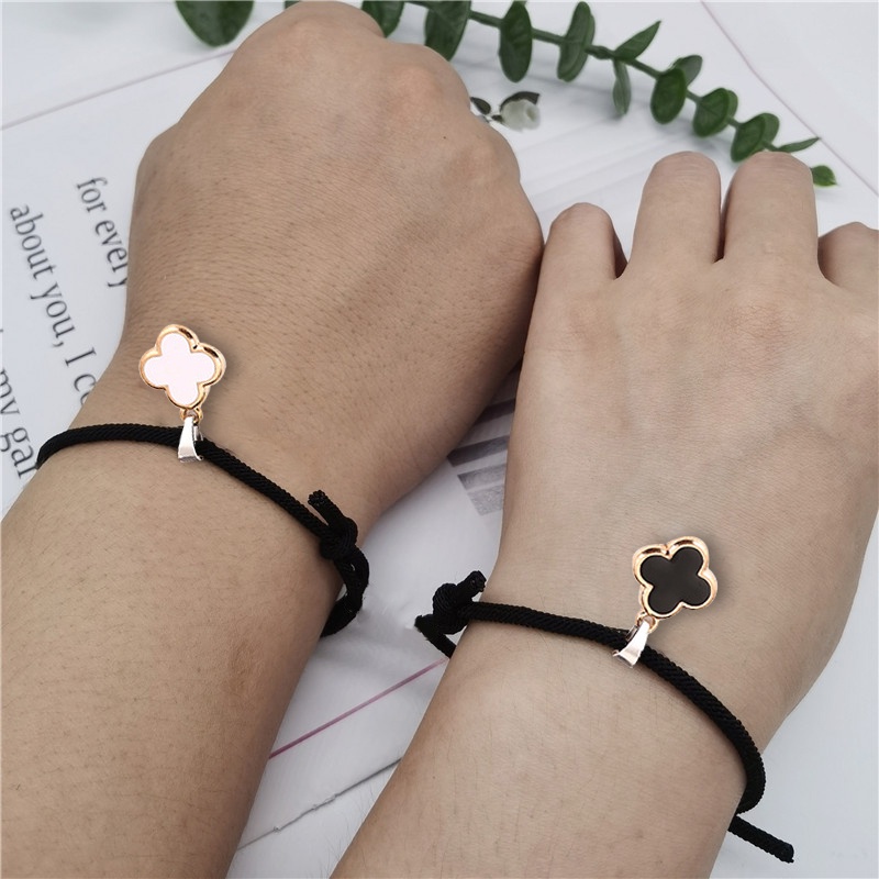 2 Pcs/1 Set Perhiasan Indah Sederhana Gelang Fashion Semanggi Warna Polos Gelang Wanita