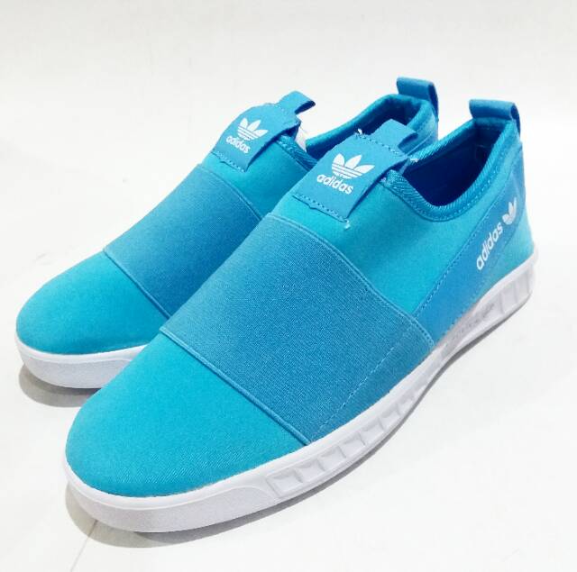 Sepatu sport adidas woman slip on hamburg