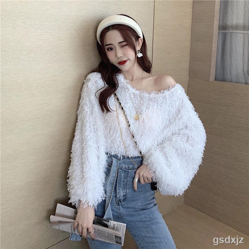 Jaket Wanita Dengan Model Potongan Longgar Dan Bahan  Bulu 