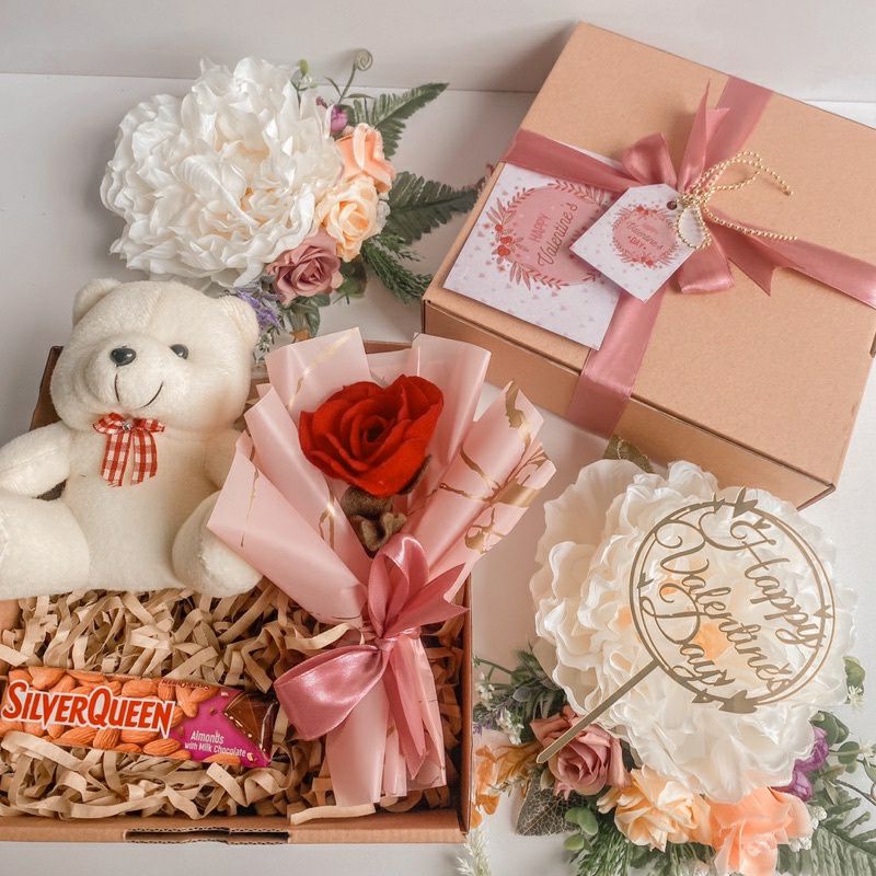 

HAMPERS VALENTINE/HAMPERS KADO ULTAH/KADO COKLAT/HAMPERS WISUDA/KADO ANNIVERSARY/GIFT BOX MURAH