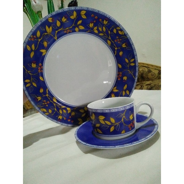 Piring Dan Tea Cup Royal Heritage