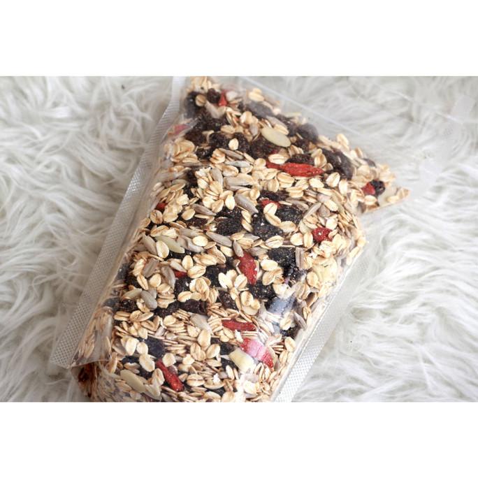 

Big Sale Muesli Mix 500gr (Raisin & Goji) NO SUGAR - Cereal Oat RAW Granola Big Sale