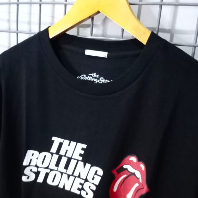 Tshirt The Rolling Stones // The Rolling Stone Preloved // Kaos Cowok // Uniqlo