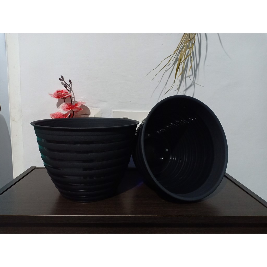 Pot Tawon 24 Cm Hitam