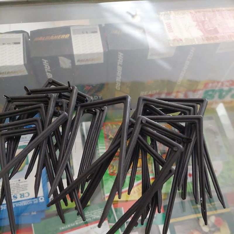 Pasak Penjepit Tusuk Mulsa Plastik 1 Kg,isi 270