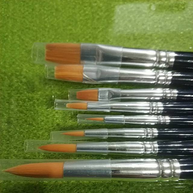 

Kuas lancip / bulat / round dan kuas flat Lyra Giotto Brush