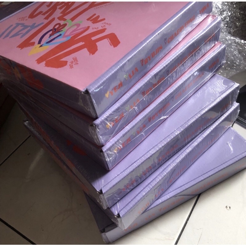 PO READY STOCK ALBUM ITZY SEALED CRAZY IN LOVE CIL RYUNJIN YEJI LIA CHAERYEONG YUNA GROUP UNSEALED G