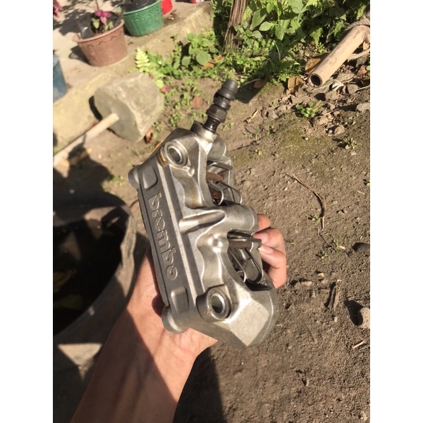 Kaliper brembo kiri ex BMW s1000rr