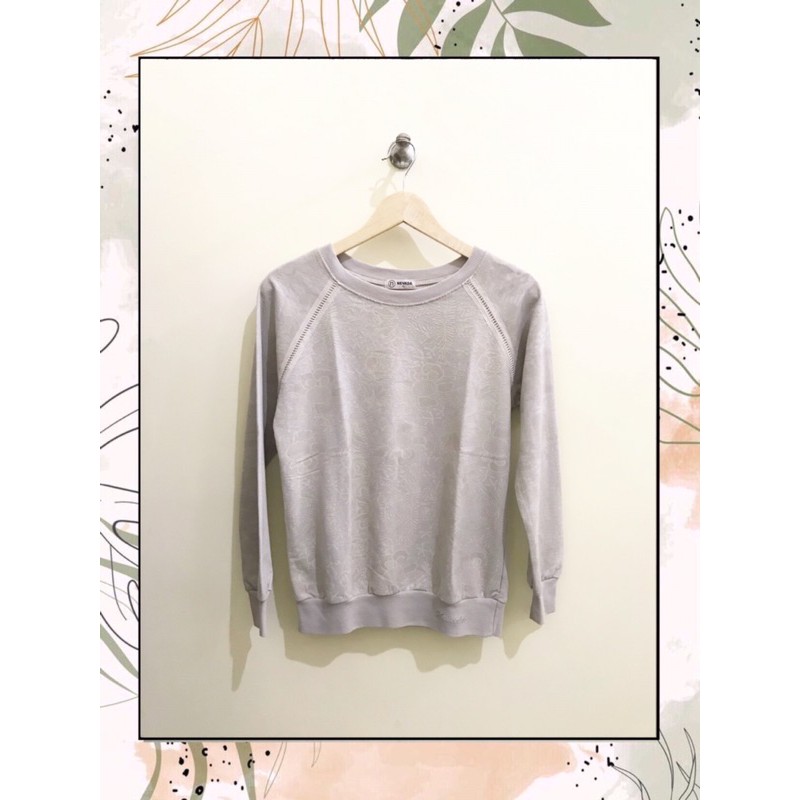 [PRELOVED] SWEATER NEVADA / SWEATER WANITA
