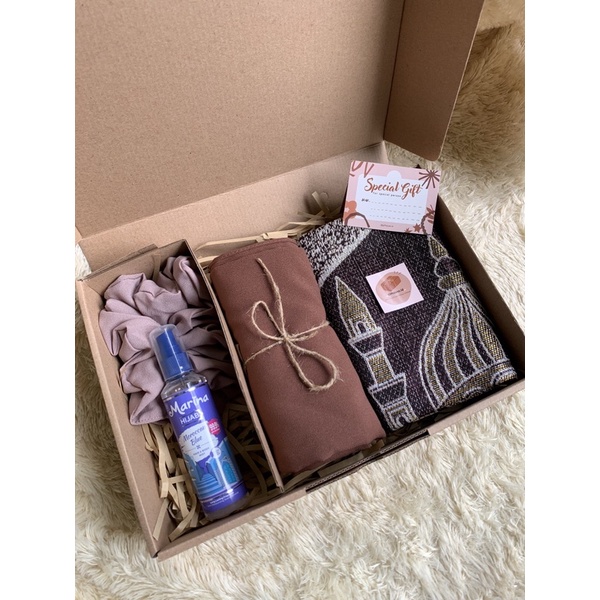 

GIFT BOX MURAH BY GIFTQUAS.ID SPECIAL GIFT FOR SPECIAL PERSON. HAMPERS MURAH. HADIAH. KADO