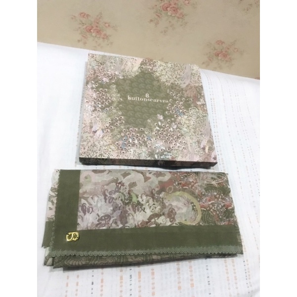 Buttonscarves ederra series pickle preloved