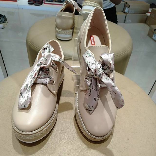 BATA SEPATU WEDGES RED LABEL
