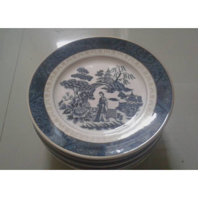 Piring keramik antik