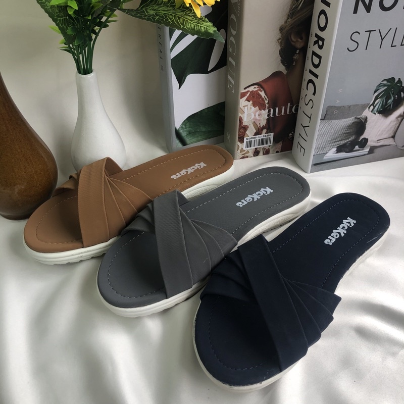 SANDAL SLOP KIPAS 3 SENDAL CEWEK  POPULER SENDAL SLOP KECE WANITA TERLARIS TERMURAH Sandal Slop Slip On Teplek Wanita Sandal Cewek sandal teplek sandal flat Terbaru emaja Kekinian / Sendal Teplek Selop Flip Flop Perempuan