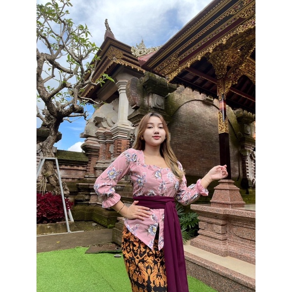 Kebaya sabrina pipil lengan kerut motif bunga