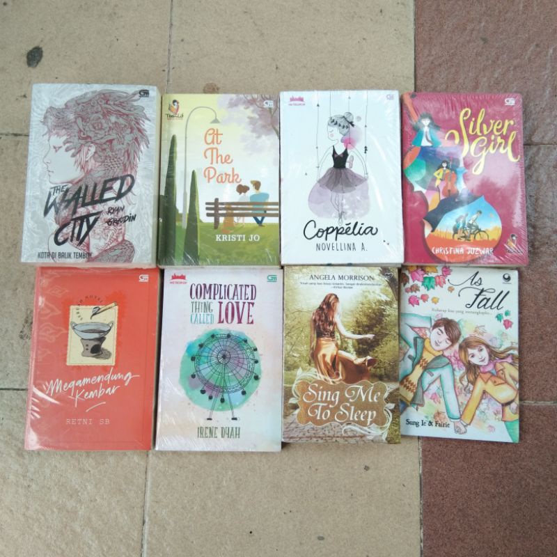 Novel Romansa / Romantisme / The Walled Cita / At The Park / Coppelia / Silver Girl / Megamendung Ke